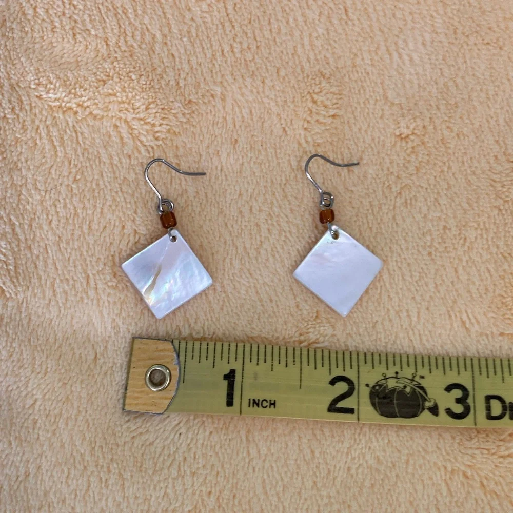 Shell dangle earrings - Picture 6 of 7